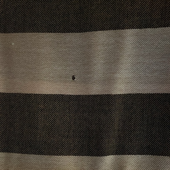 Burberry tan/blk/red scarf 100% cashmere - Picture 5 of 9
